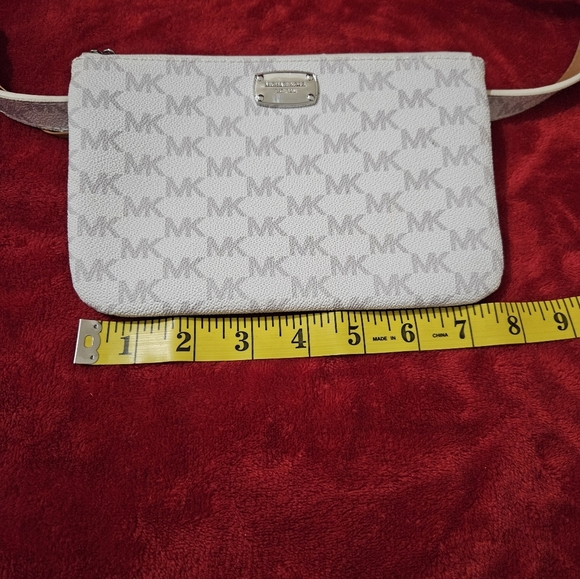 Michael Kors-Belt Bag-White & Gray Signature - Picture 4 of 11